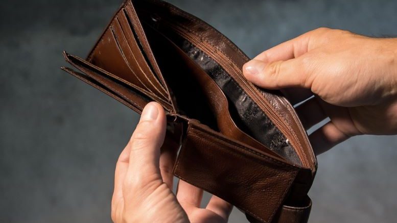 Geldbörse ohne Geld: die Corona-Krise treibt viele Unternehmen und Firmen in den Ruin